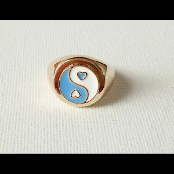 Gold coloured yin yang rings - Picture 4 of 4